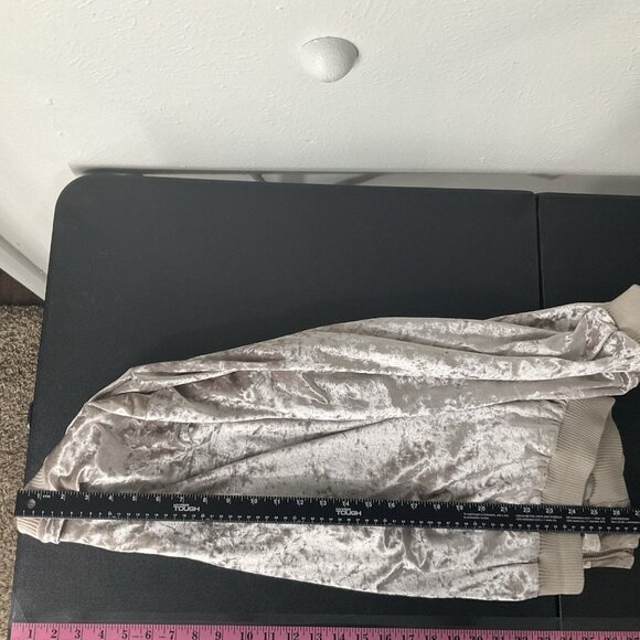 Entro Womens Sz S Light‎ Gray Crushed Velvet Full Zipper Pockets Bomber Jacket - Picture 7 of 10